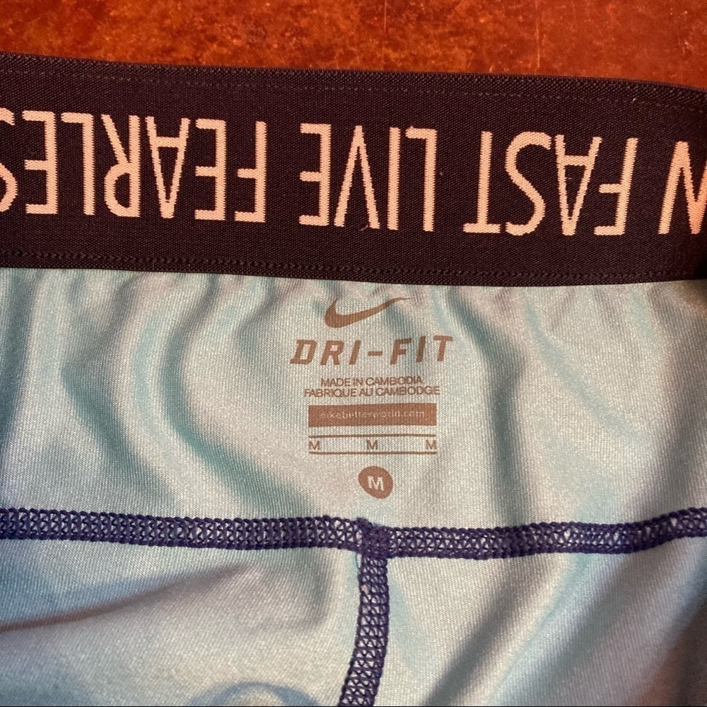 Nike Dri Fit Capri Leggings - Picture 3 of 3